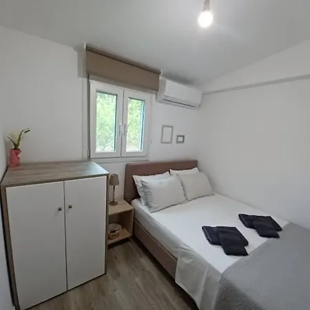 וילה Seaside House For 8 Close To Olympia & The