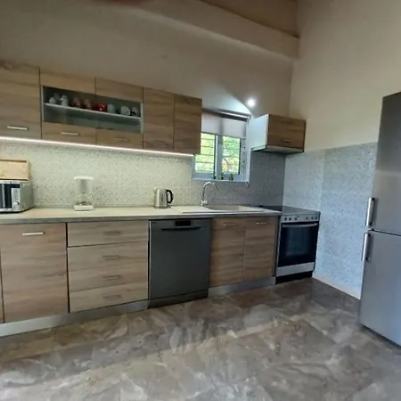 Seaside House For 8 Close To Olympia & The *