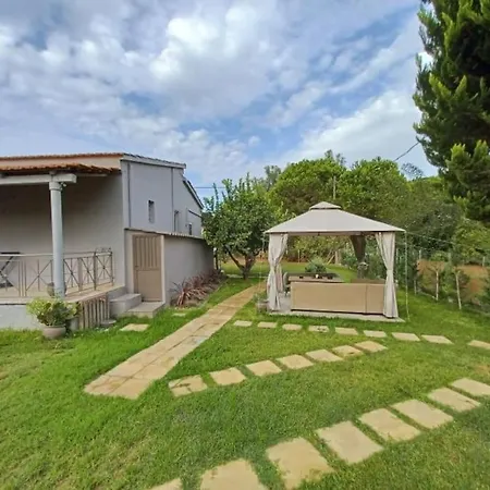 Seaside House For 8 Close To Olympia & The Villa