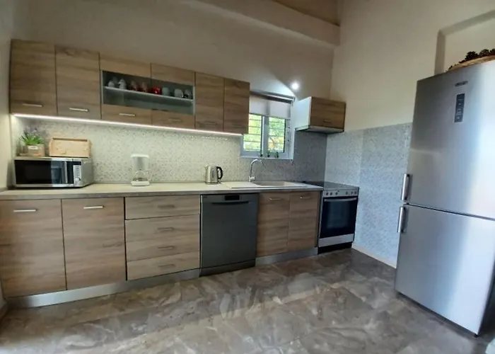 Seaside House For 8 Close To Olympia & The *