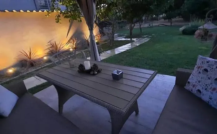 Seaside House For 8 Close To Olympia & The Villa *