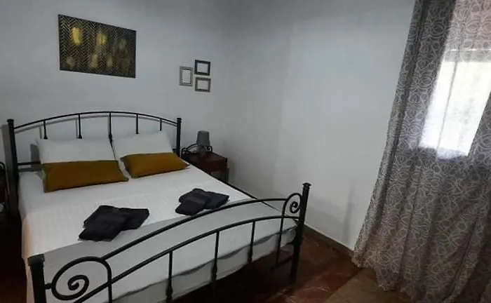 Seaside House For 8 Close To Olympia & The