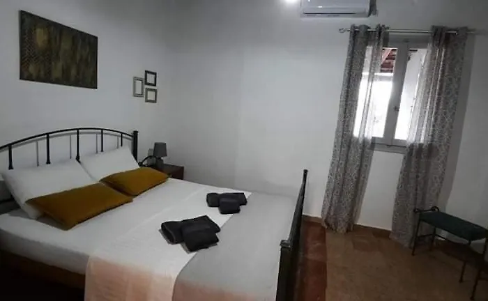 Seaside House For 8 Close To Olympia & The Villa *