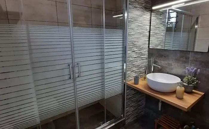 Seaside House For 8 Close To Olympia & The